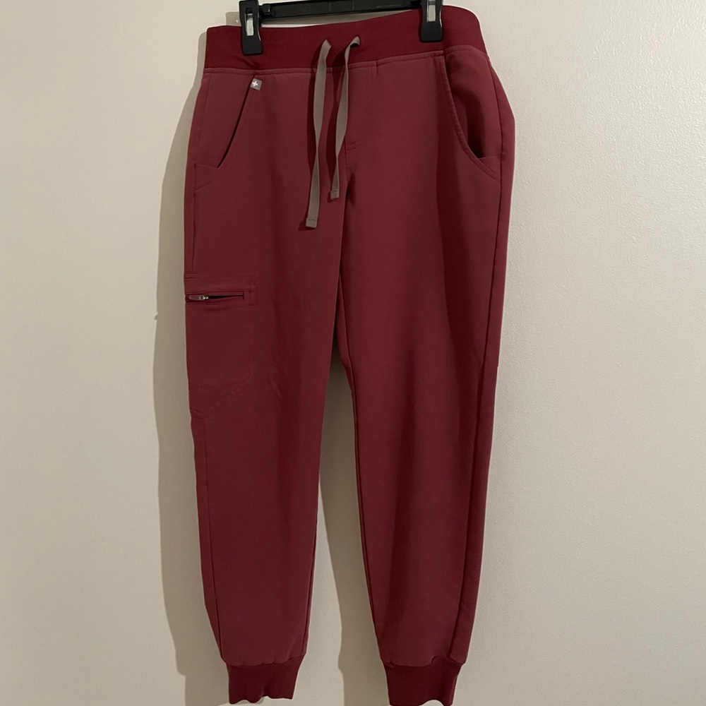 FIGS Zamora jogger scrub pant XS/P extra small petite dark cherry color